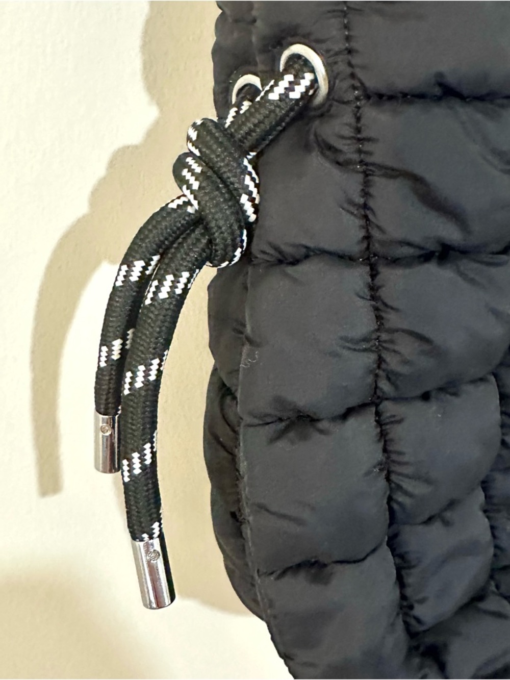NWT 2CHIC Black Quilted Puffer Shoulder Bag w/ Rope Strap - Picture 8 of 10